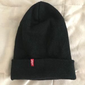 Levi’s // Black Beanie // OS